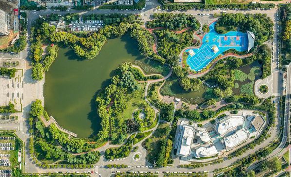 絲路軟件城內(nèi)建設(shè)的綠地公園 供圖 西安高新區(qū)管委會