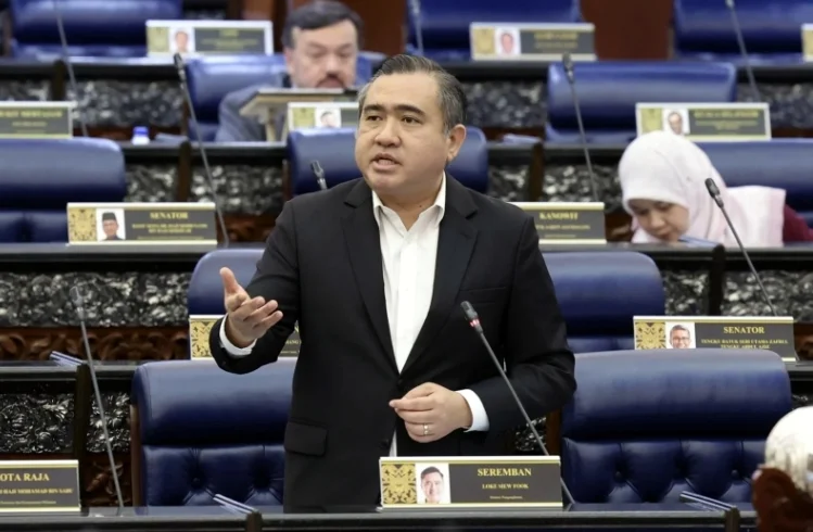 马来西亚交通部长陆兆福27日在下议院发表讲话，图自马媒