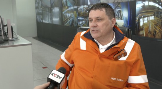 斯梅戴雷沃钢厂员工内纳德·博蒂克接受总台记者采访