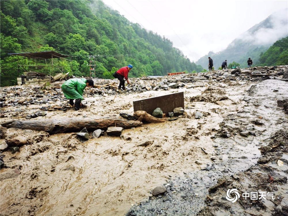 廣西融安普降大暴雨 多條道路中斷農(nóng)作物被洪水淹沒(méi)