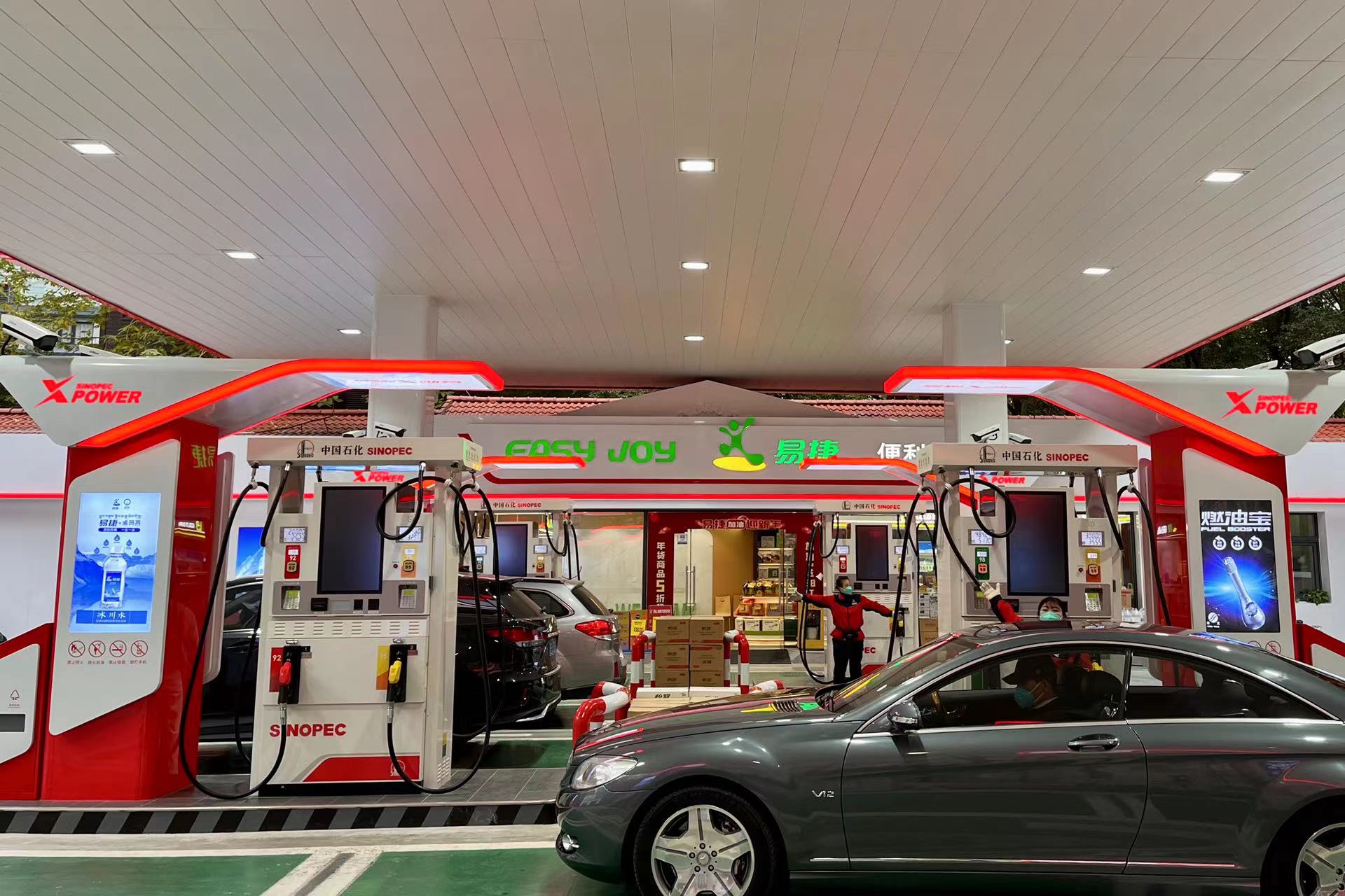 形象升級(jí)，中國(guó)石化上海加油站服務(wù)更貼心-新浪汽車