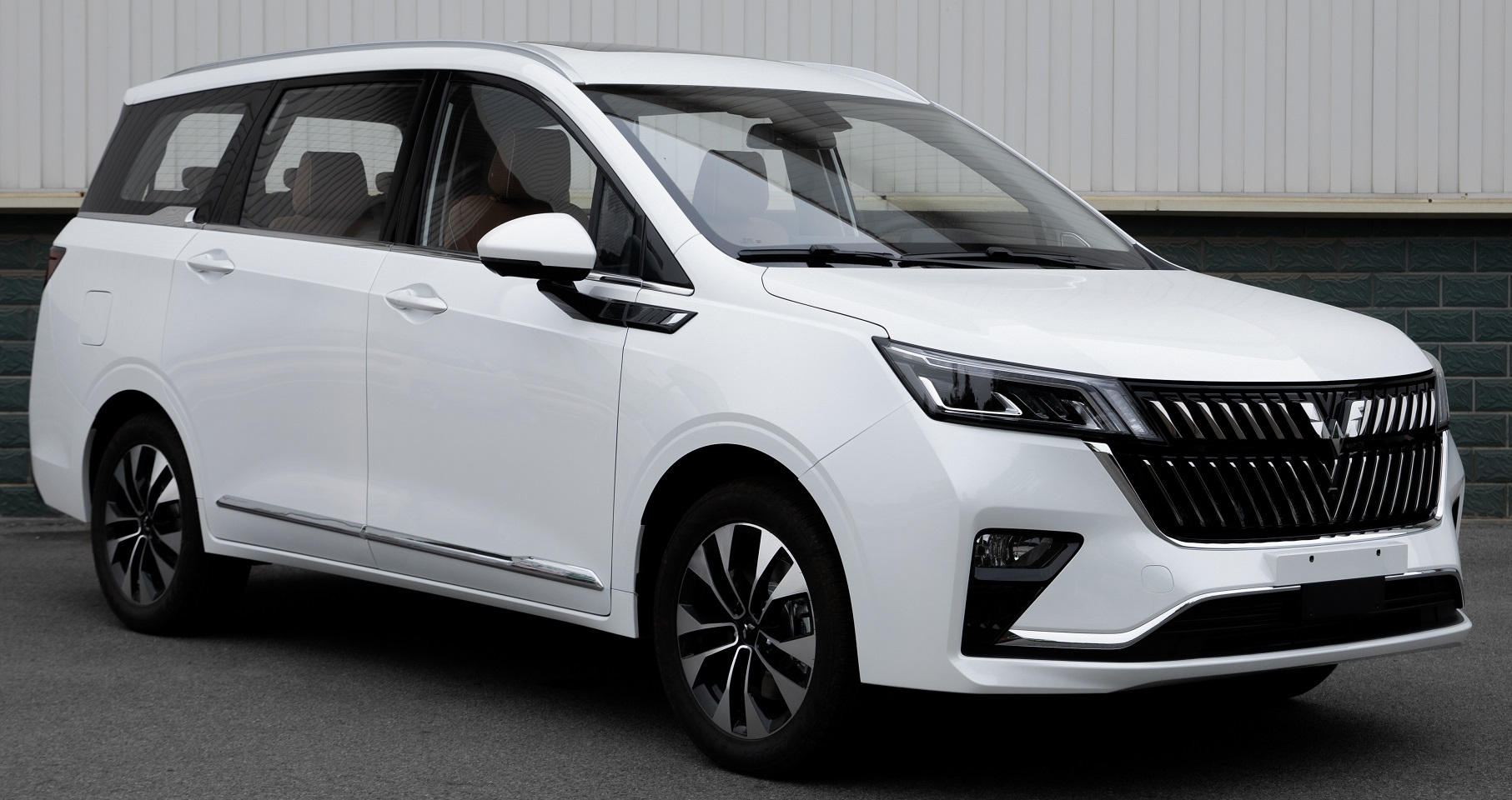 LZW6481HBUHEVD2B5 五菱牌4.8米7座混合動(dòng)力多用途乘用車價(jià)格|公告|參數(shù)|圖片-王力汽車網(wǎng)