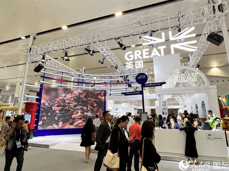 在第五届消博会上，主宾国英国国家馆开馆。人民网记者 赵瞳摄