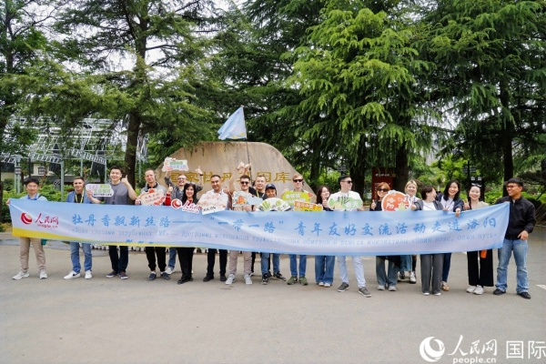 4月21日，人民網(wǎng)“一帶一路”青年友好交流活動走進(jìn)洛陽。人民網(wǎng)記者 魯揚(yáng)攝