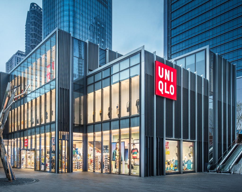 Uniqlo 优衣库万象天地深圳最大门店开业 推广数字体验馆概念门店 - 无时尚中文网NOFASHION -权威领先的奢侈品行业报道、投资分析网站。