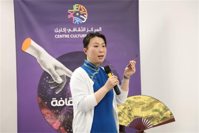 中文老師介紹漢字的演變。拉巴特中國(guó)文化中心供圖