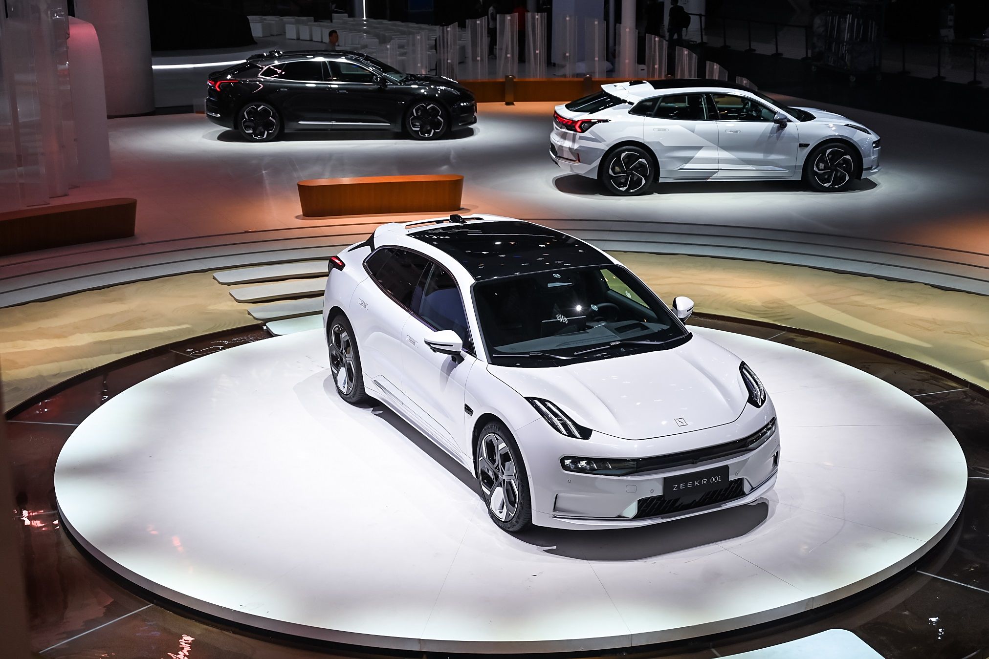 【文章】極氪旗下豪華獵裝轎跑極氪001亮相成都車展_車家號_汽車之家