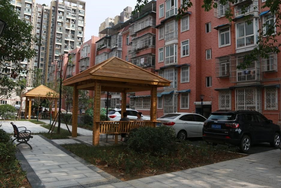 提升宜居水平丨解决群众“急难愁盼” 成都市龙泉驿区推进城镇老旧小区改造 | 每日经济网
