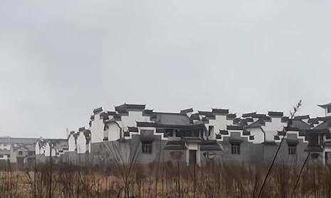 益陽江南古城,斥巨資打造卻慘遭爛尾,究竟為哪般?|江南古城|益陽|古城_新浪新聞