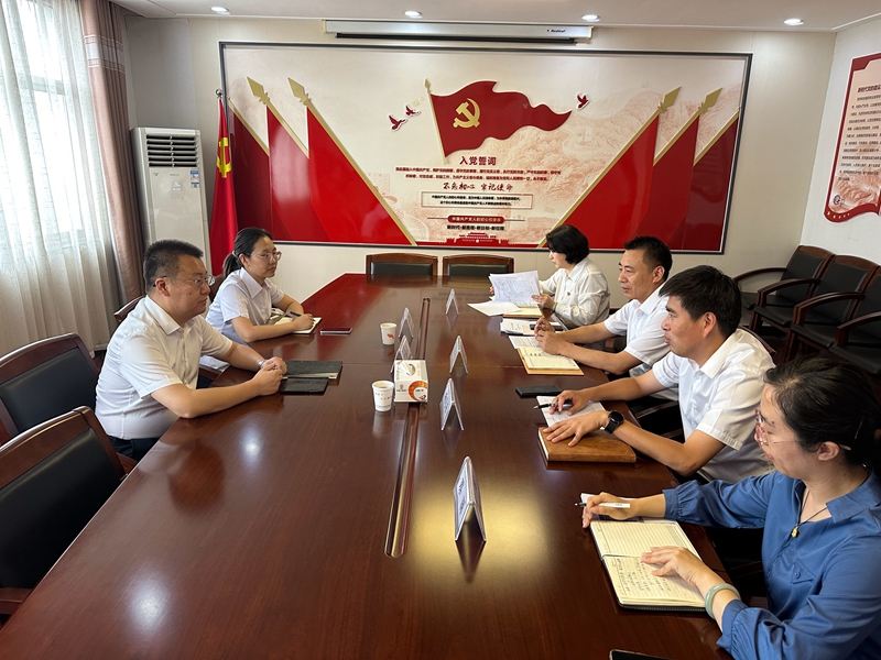 2025年6月26日，于春洋副行長(zhǎng)一行到羅莊支行對(duì)深入貫徹中央八項(xiàng)規(guī)定精神學(xué)習(xí)教育暨“兩個(gè)專項(xiàng)治理”工作開展情況進(jìn)行調(diào)研督導(dǎo)。