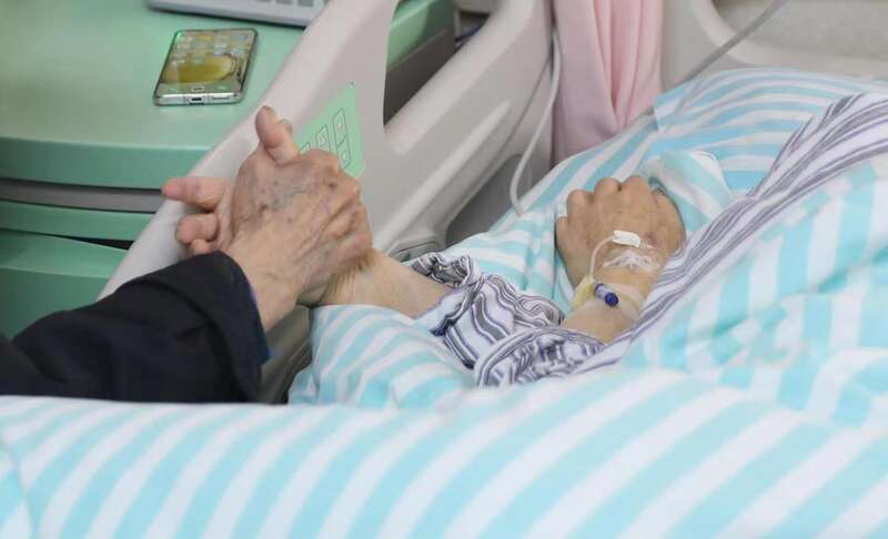安宁疗护：陪伴生命终末期的患者有尊严地谢幕__财经头条