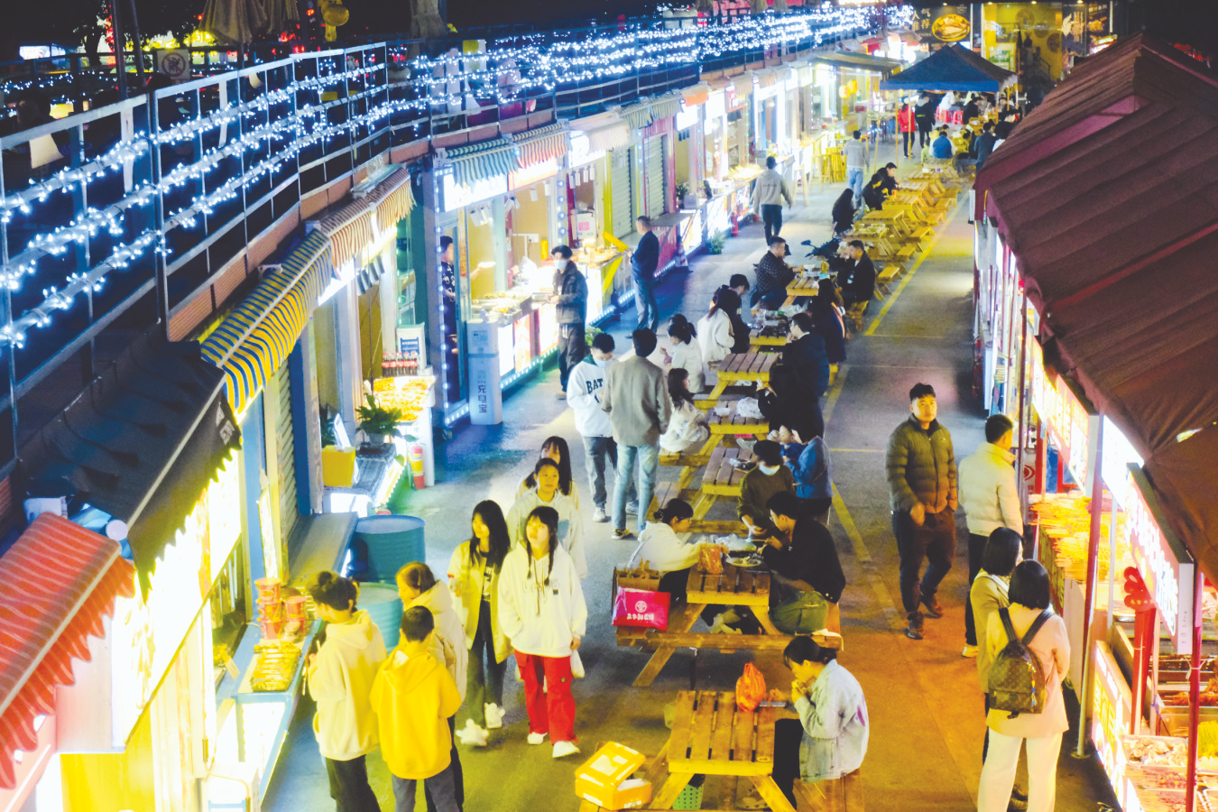 西乡塘区：多措并举“添柴” 催热城市“夜经济”
