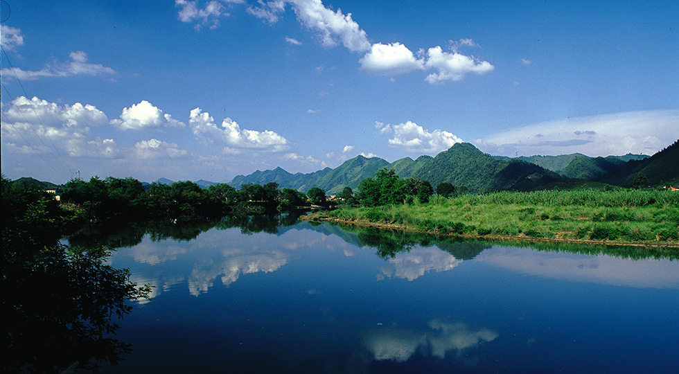 綠水青山,青山綠水大自然風景,藍天白云青山綠水_大山谷圖庫