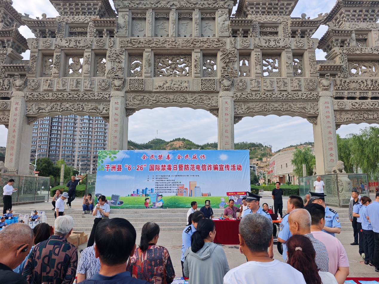 一群人站在建筑的擺設(shè)布局

AI 生成的內(nèi)容可能不正確。