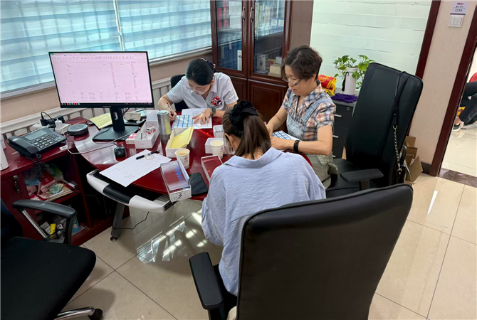 20250826工商銀行克拉瑪依大十字支行：傾力護航“開學(xué)季” 金融服務(wù)進校園2