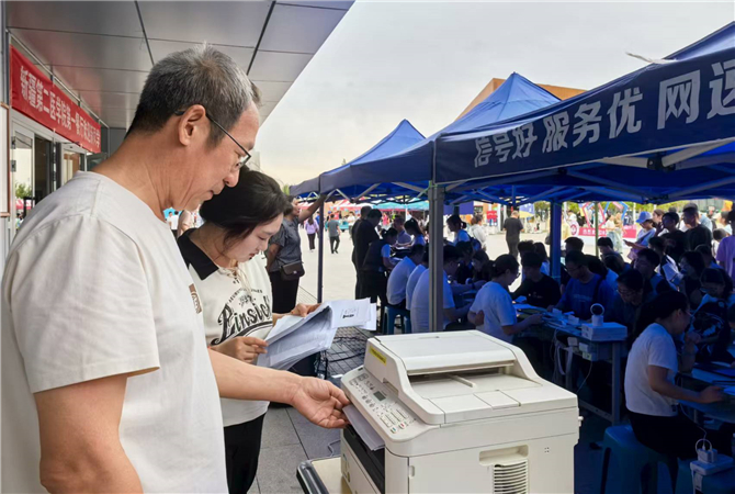 20250826工商銀行克拉瑪依大十字支行：傾力護航“開學(xué)季” 金融服務(wù)進校園4