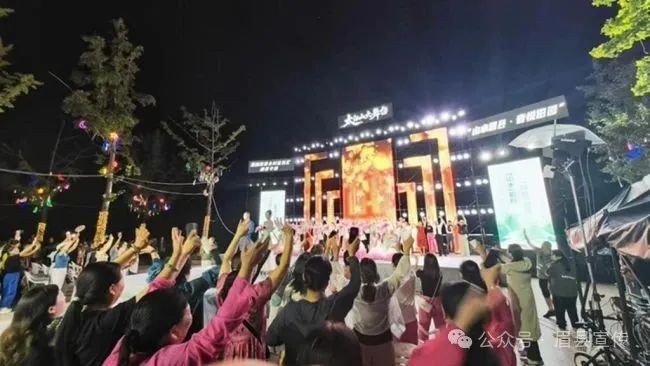 “山水眉縣·音悅田園”寶雞海棠鄉(xiāng)村音樂(lè)匯眉縣專場(chǎng)演出成功舉行