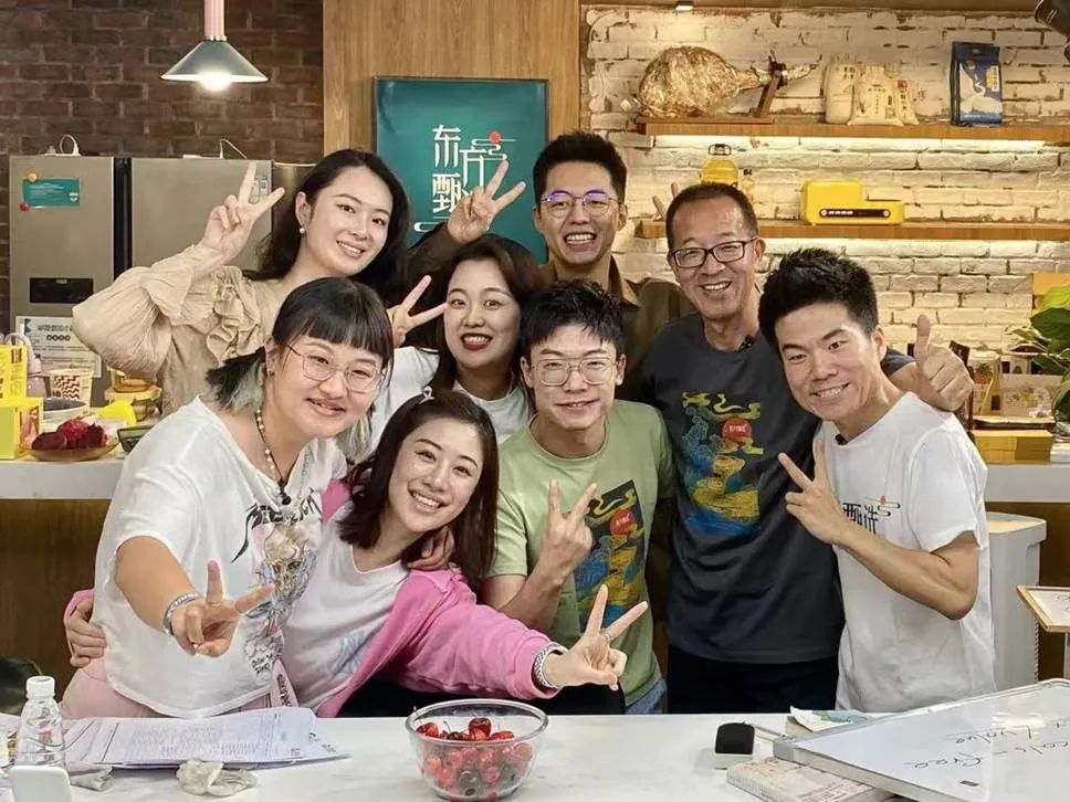 俞敏洪重振新东方 闯出高配直播电商，东方甄选拟自建供应链