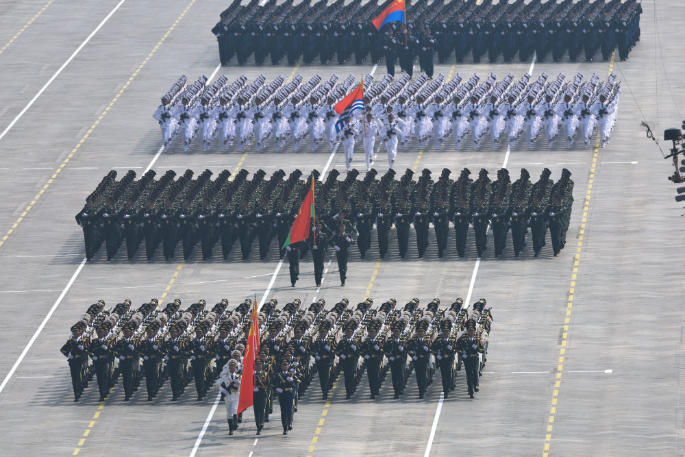 9月3日，紀念中國人民抗日戰(zhàn)爭暨世界反法西斯戰(zhàn)爭勝利80周年大會在北京隆重舉行。這是徒步方隊接受檢閱。新華社記者 王鵬 攝