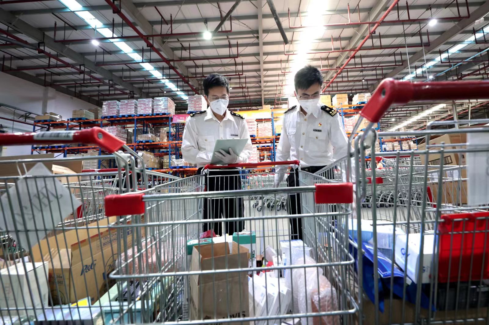 南沙口岸跨境电商进出口总值首破千亿元，“反向海淘”成新趋势