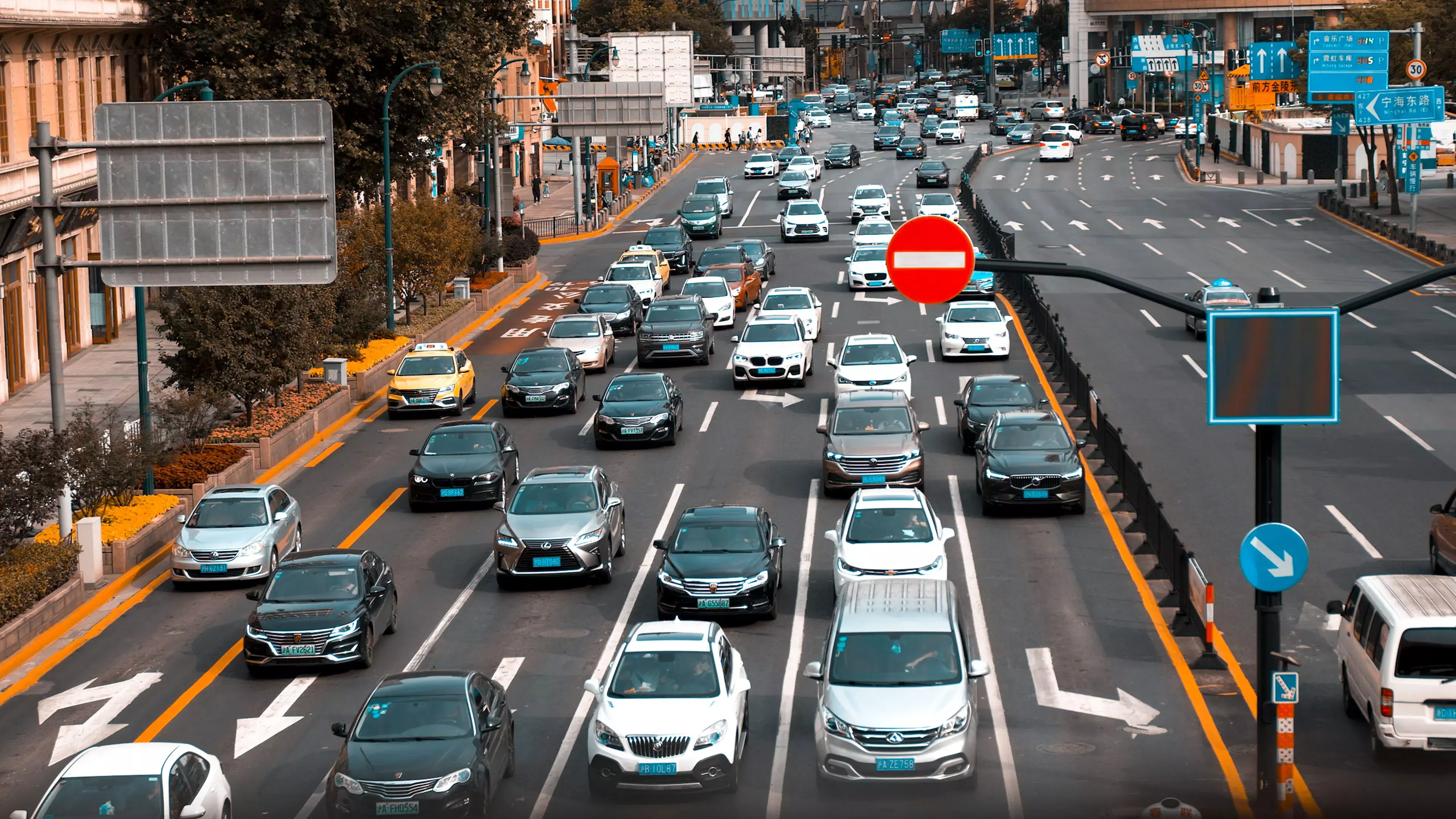 交通運輸部：預(yù)計中秋、國慶假期全社會跨區(qū)域人員流動量達20.5億人次_鳳凰網(wǎng)