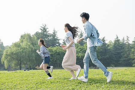 家庭親子戶外游玩高清圖片下載-正版圖片500979244-攝圖網(wǎng)