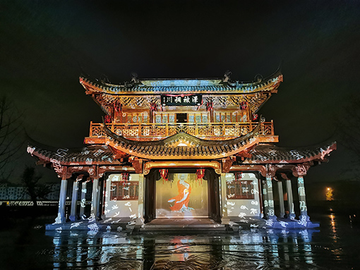 古典楼阁焕发别样魅力，赢康参与佛堂古镇夜游投影-----【投影之窗】