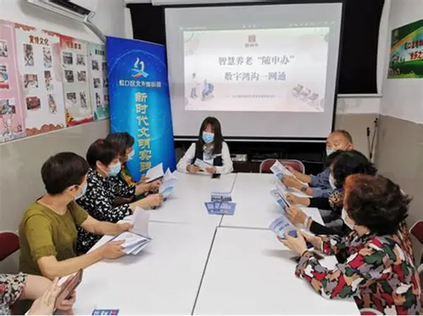 銀發(fā)群體這樣跨越“數(shù)字鴻溝”_時政_新民網(wǎng)