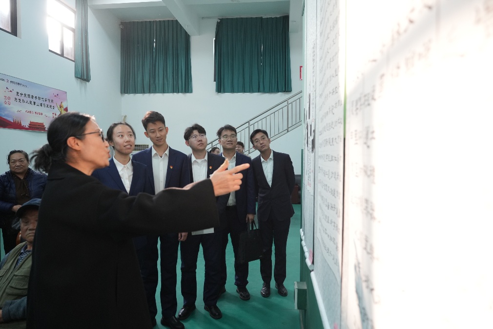 圖片包含 人, 建筑, 站, 男人

AI 生成的內(nèi)容可能不正確。