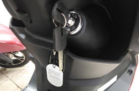 雅迪电动车钥匙拧不动怎么解锁?雅迪插钥匙启动不了咋办-无敌电动