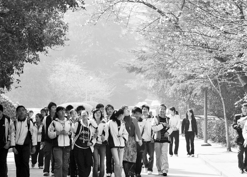 湖北中小学有望一年四假 孩子开心笑家长有顾虑