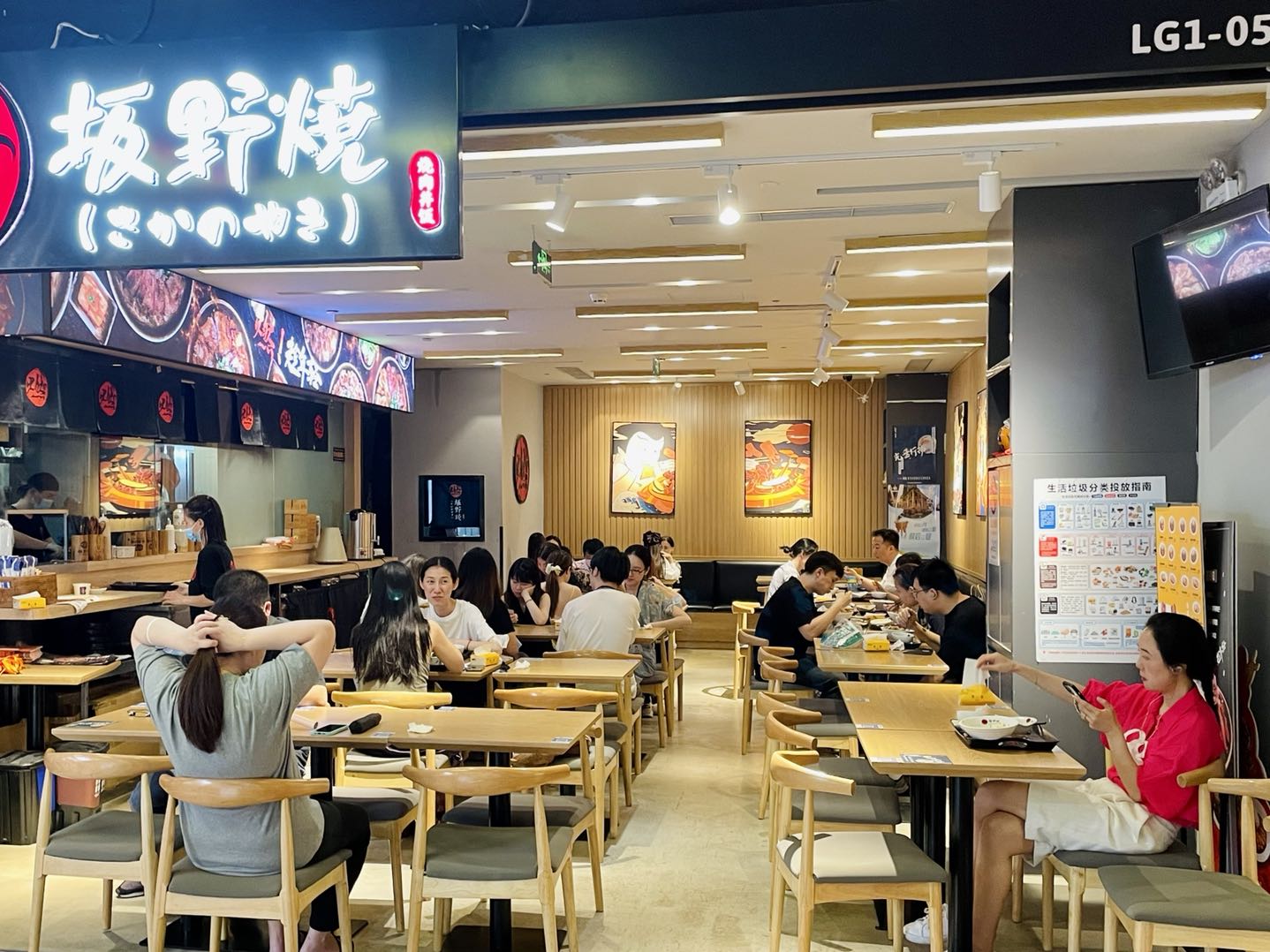 属于堂食的快乐回来了!现场直击静安商场恢复堂食首日