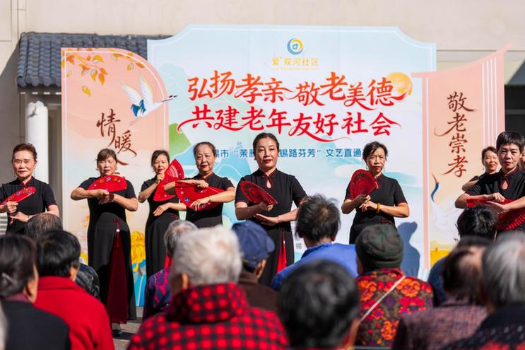 “文艺直通车”开进街巷 文化惠民激活基层文艺生态