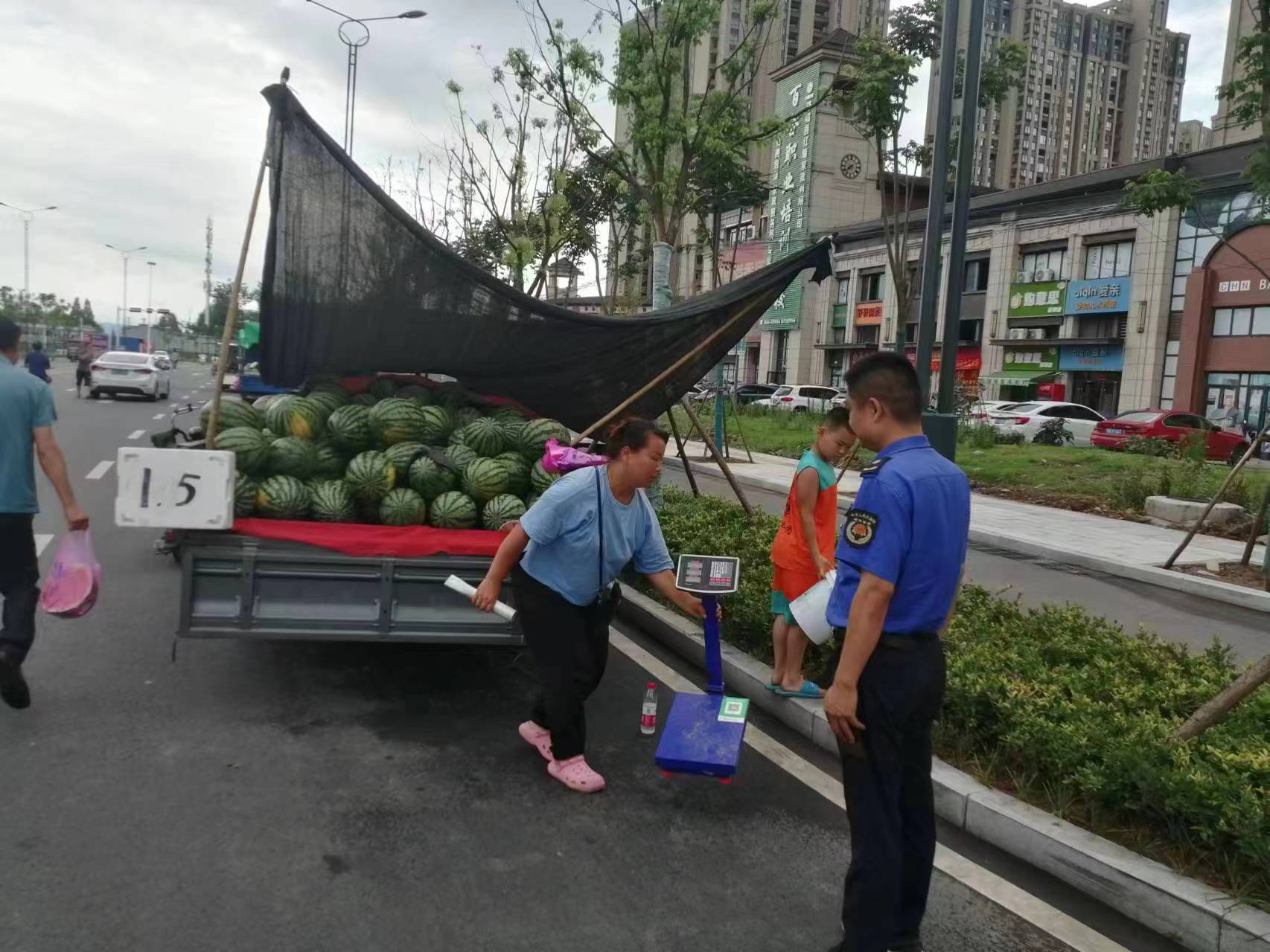 县城管大队多举措规范流动摊贩经营_舒城县人民政府