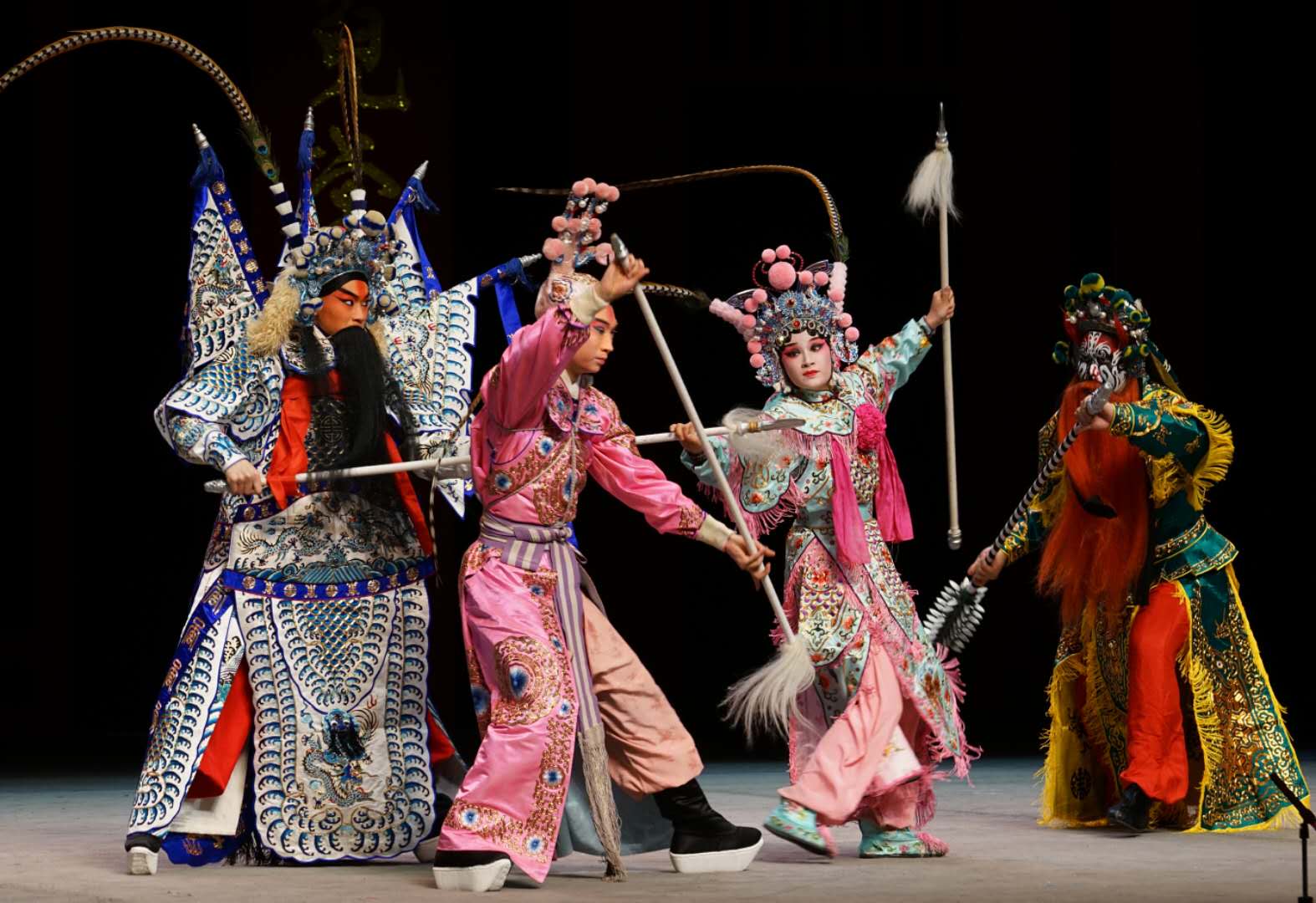 人文聚焦 _ 昆曲竟能如此“强悍”，看镜头中武戏绝活的瞬间