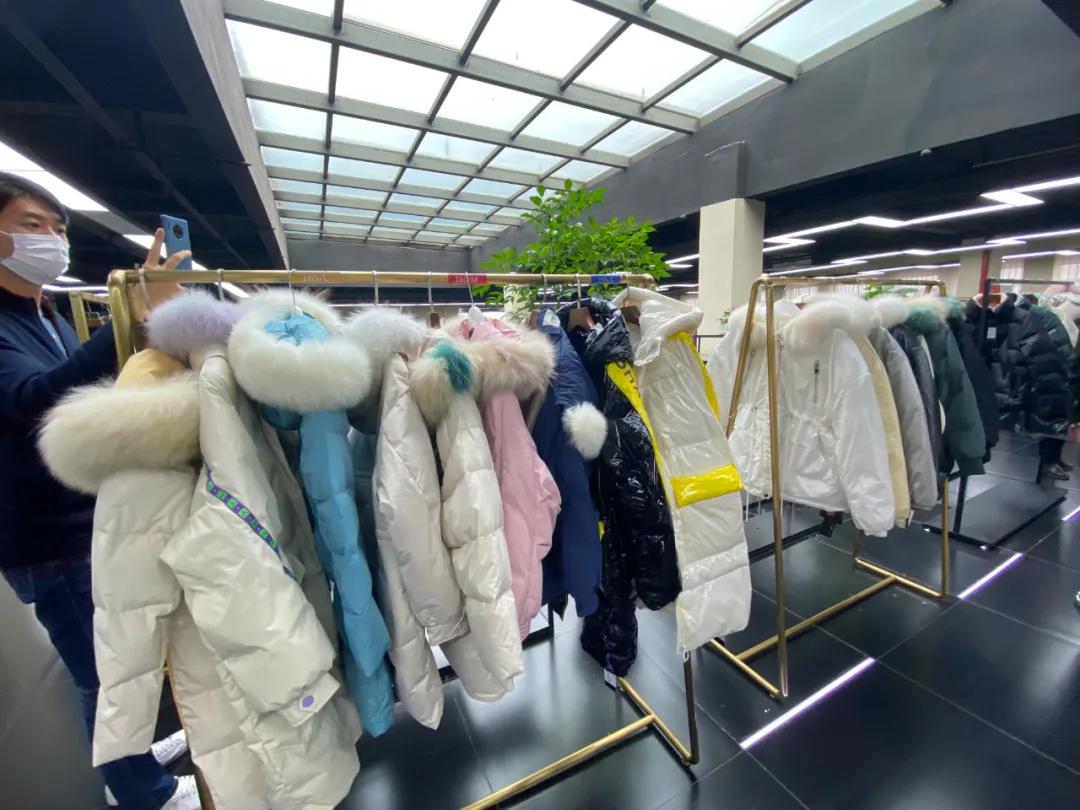 重塑与共生，中国冬装大佬“围炉”产业新价值-纺织服装周刊