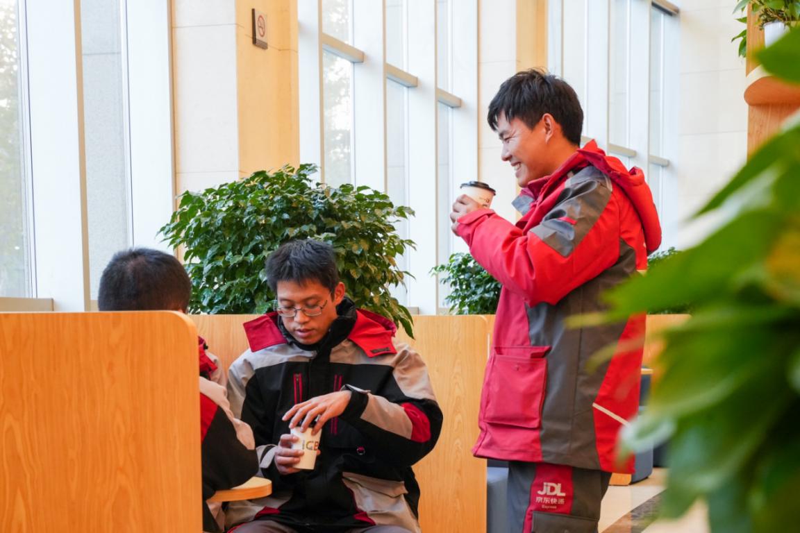 0DgyAyHggF7FVgq1HH8FJD5