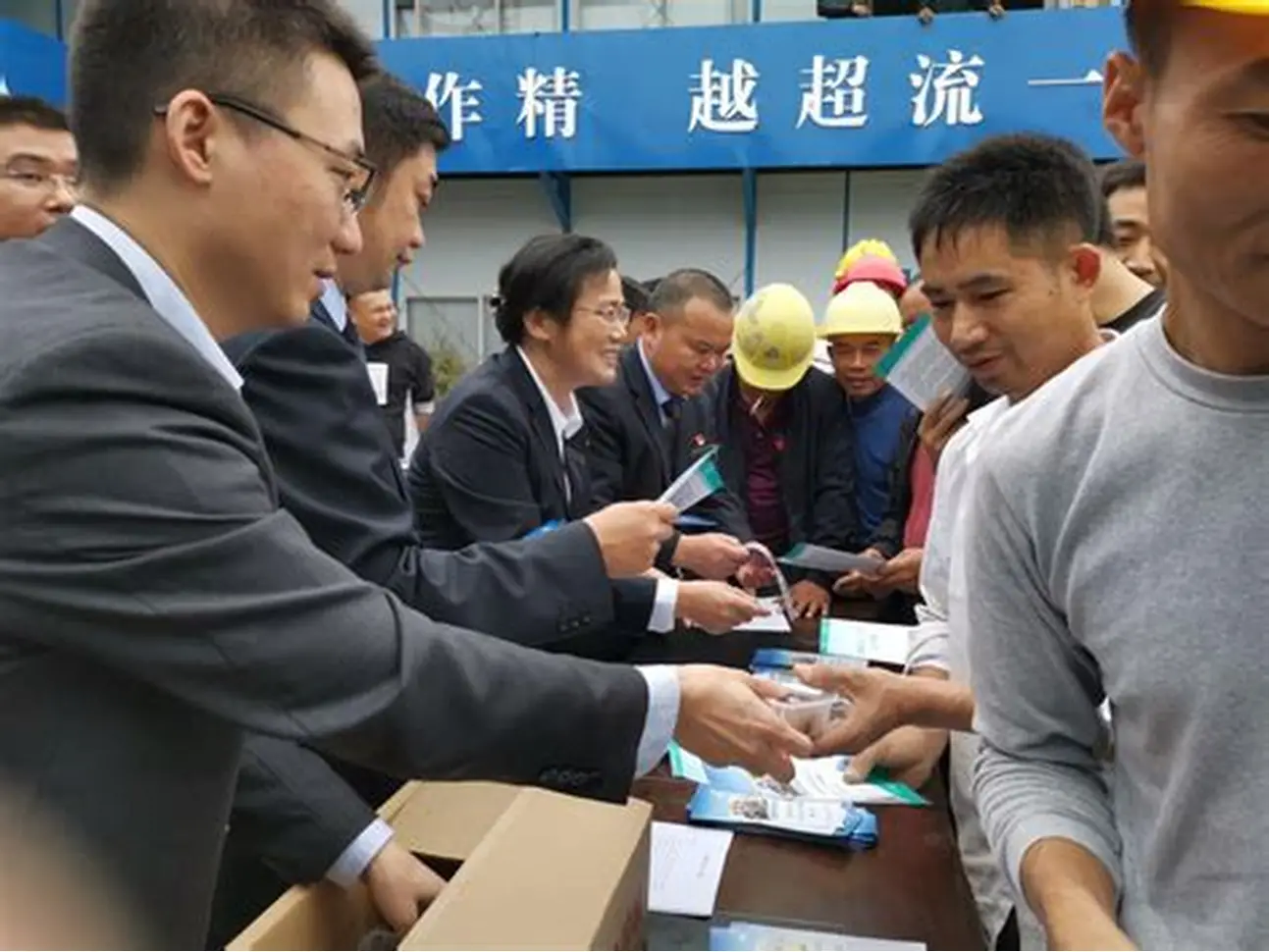 人社专员“上下一心”保障劳动者合法权益_部门动态_冷水滩区人民政府_冷水滩人民政府