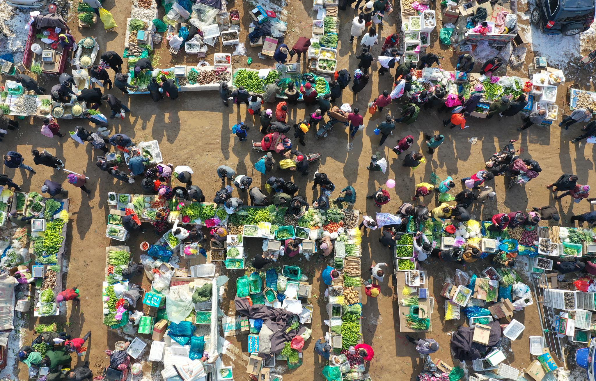 航拍山东万人赶年集，人潮涌动堪比春运|赶集|印刷|年集_新浪新闻