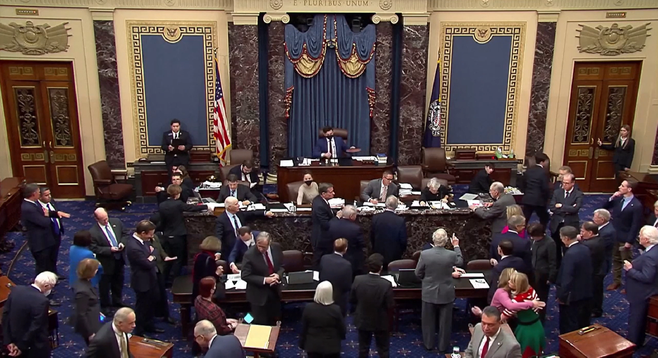 美国政府又要关门了？参议院通过临时拨款 而共和党内纷争不断|共和党|参议院|美国政府_新浪新闻