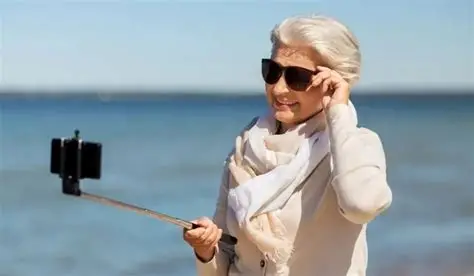 银发网红出圈记：一条短视频获赞56万，直播带货金额上百万-新闻频道-和讯网