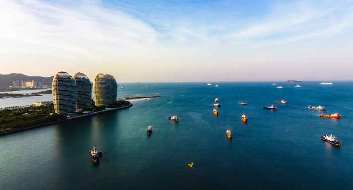 奋楫逐浪正扬帆 海南自贸港促消费引擎动力强劲-新华网