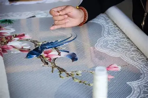 鲁绣丨针线穿梭间，千年的时光故事尽在其中__凤凰网