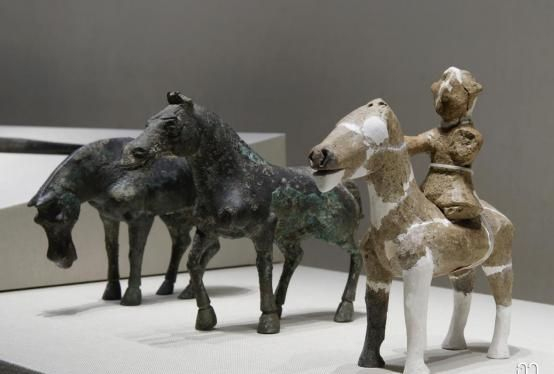 从举世瞩目的三彩马——讲到马随葬文化的起源和演化|车马坑|波斯|三彩马