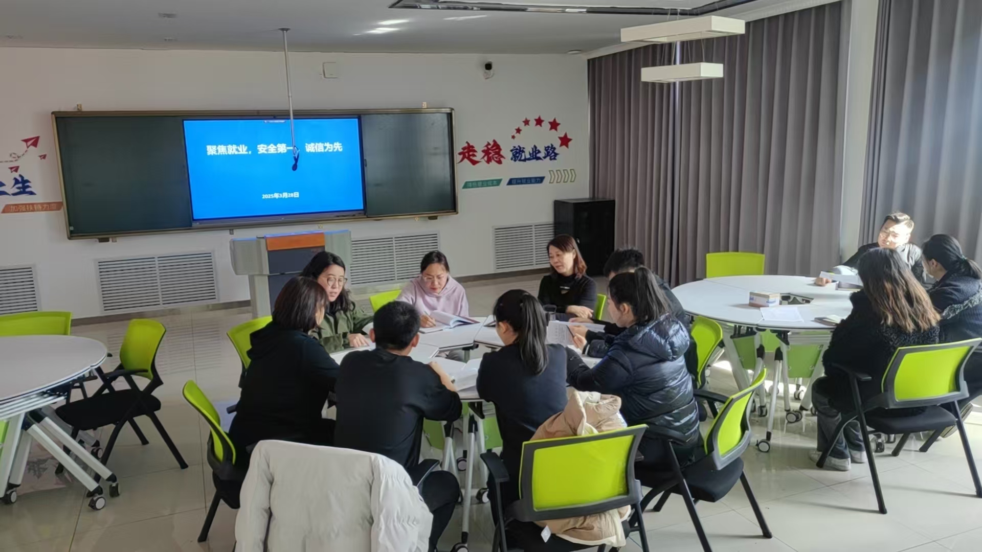 招生就业处开展《高校毕业生求职就业权益保护典型案例解析》专题学习会-新闻网 - 呼和浩特民族学院