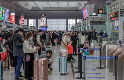 “反向春运”渐成新潮 正向反向都是家的方向 - 新华网客户端