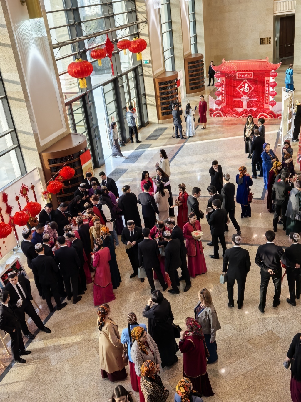 演出大廳充滿濃濃的年味