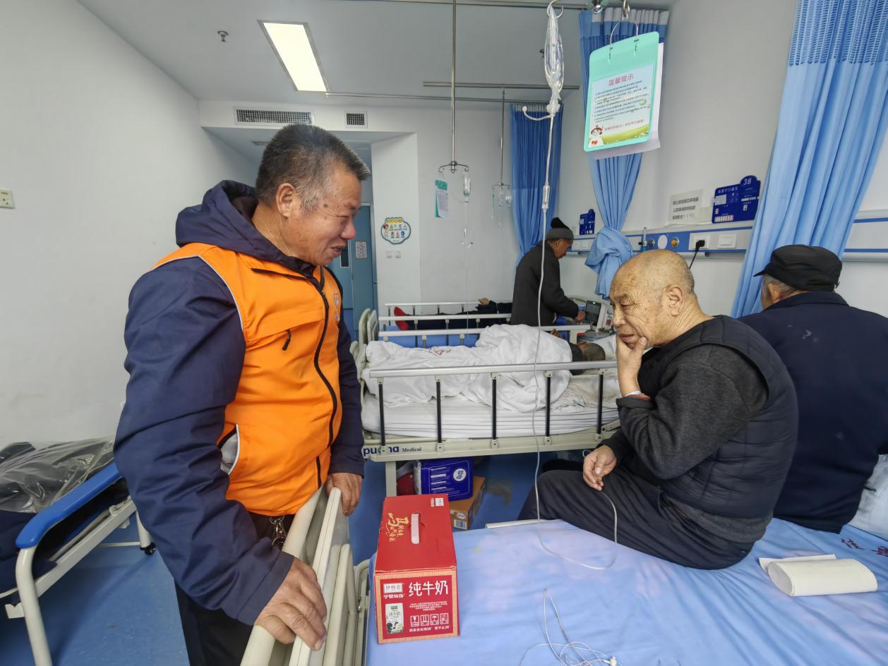 1月20日志愿者去医院看望住院德韩炳照老人