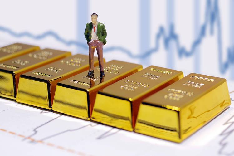 更严峻的是,金融产品同质化严重,银行,证券,保险机构争夺同一客群