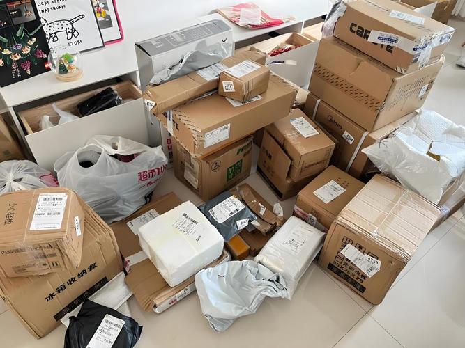 我买了一大堆快递,被老公家暴,可当他一一打开时却痛哭跪求原谅